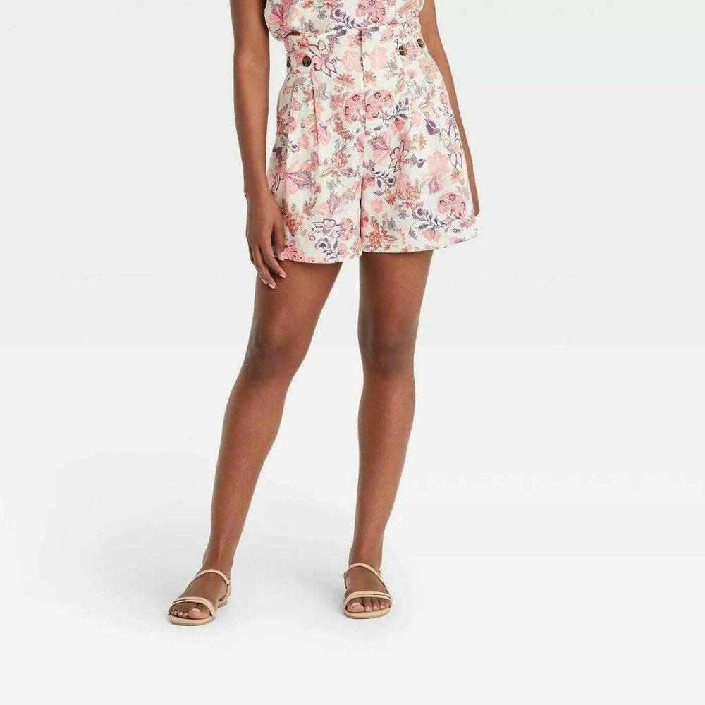 WHO WHAT WEAR Women's Floral Cream Paperbag Shorts